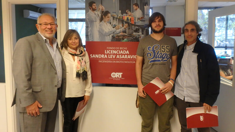 *Monis Lev, Diana Asaravicius, and Mathías Meyer with their family.*