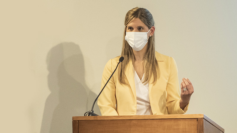 Verónica Zorrilla de San Martín during her doctoral defense