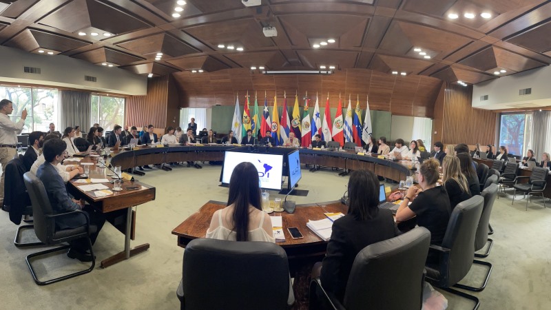 Students conducted a mock international negotiation at ALADI headquarters