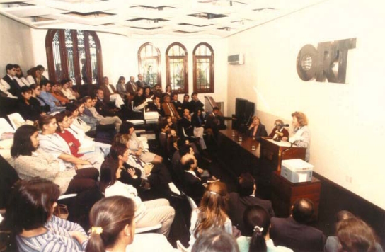 *Ana Benkel de Vinocur in the auditorium at the Pocitos Campus*