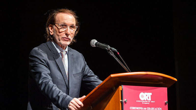rector . Jorge Grünberg during his speech at the ceremony