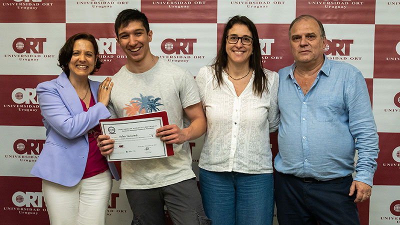 *Prof. Marcela Ribas, UTU Mathematics Inspector; Mateo Domenech, Gold Medalist in Category V; Marcela Mailhos, MBA, Director of Marketing, Institutional Communications, and Admissions at ORT; and Prof. Nelson Chocca, Director of the Mathematics Com-Partida*