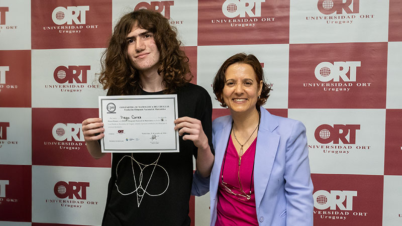 *Diego Correa, a student at San Pablo School, won the gold medal in Level IV of the National Math Olympiad*