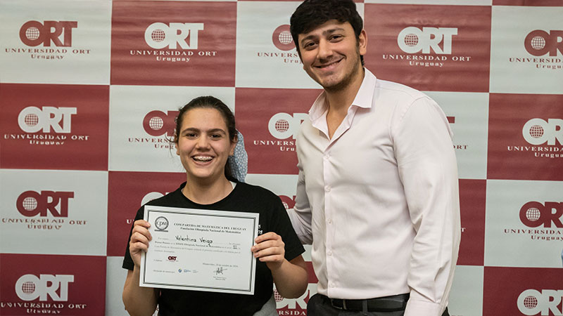 *Valentina Veiga, from Colegio Seminario, won the gold medal in Category III of the National Math Olympiad*