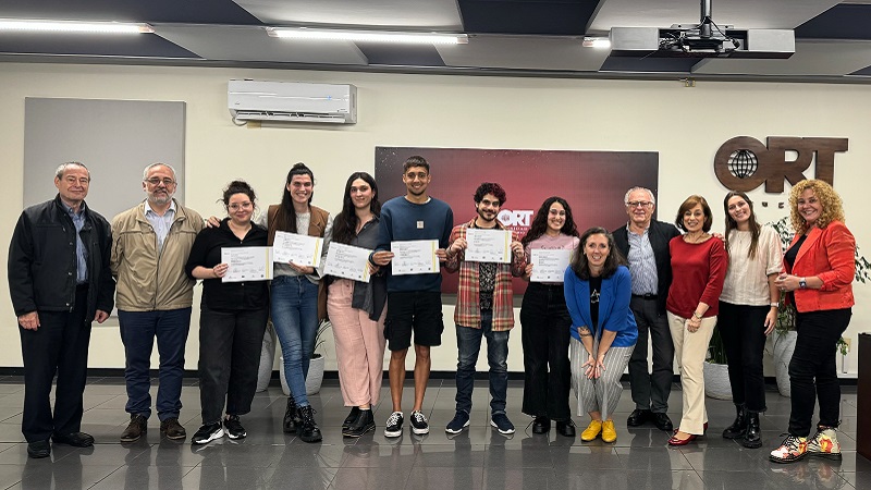 Award Ceremony for the "Mayo Amarillo" Poster Contest