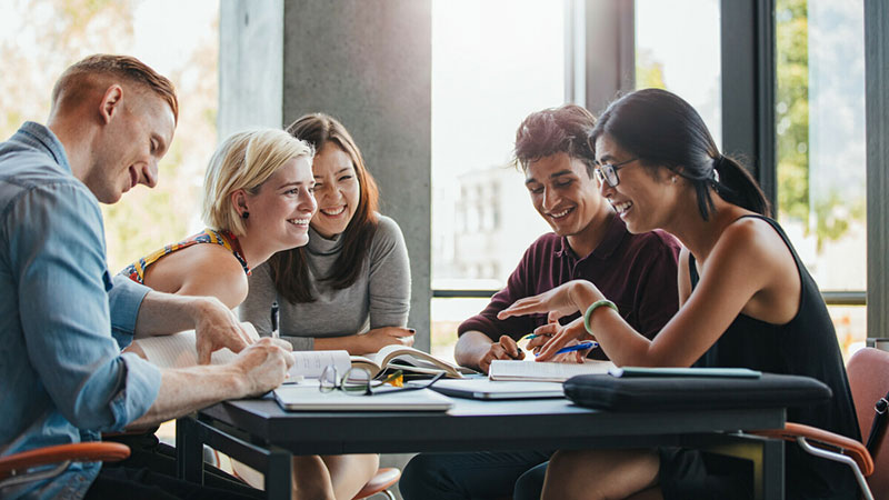 Competitive scholarships for pursuing an undergraduate degree Uruguay