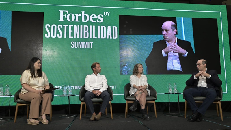 *María Noel Durán, Santiago Kröger, Nina Sinacore, and Nicolás Gambetta at Forbes Sustainability. Photo: Courtesy of Forbes Uruguay.*