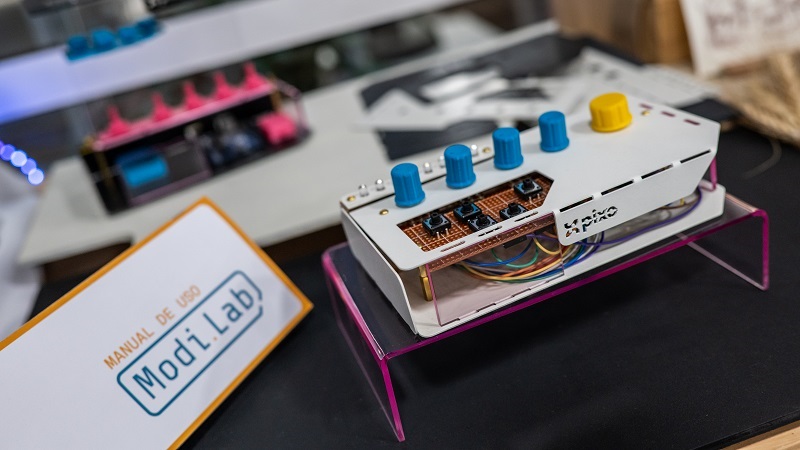 Technology, Sound, and Learning: An Experimental Synthesizer for PIXO 