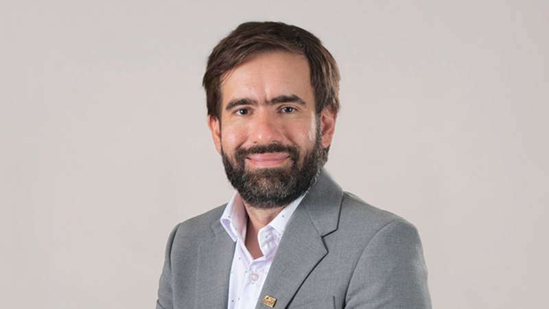 Dr. Francisco Arri published an article on Instagram and young people in an academic journal published by the UNR