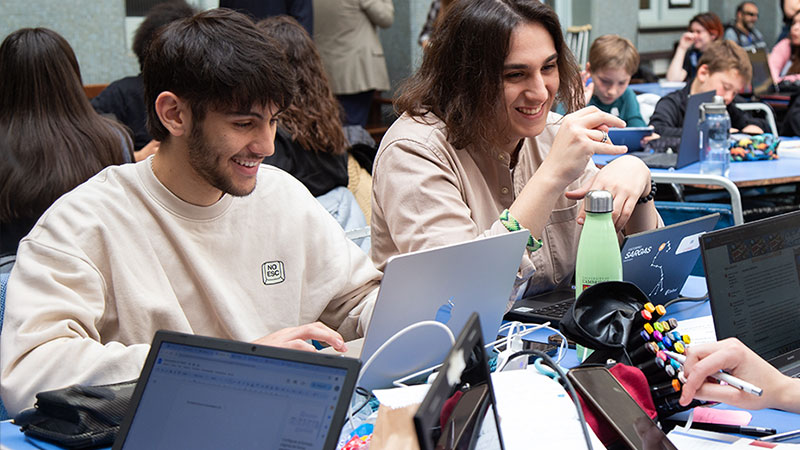 Who is eligible to participate in the NASA Space Apps Challenge Uruguay?