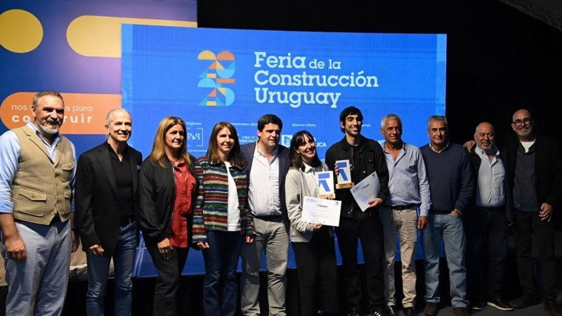 Matilde Alcina and Agustín Álvarez, architecture students at ORT, won the Arqatón 2025