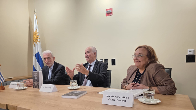 *Dr. Jorge Grünberg, Ruperto Long, Consul General, and Beatriz Núñez Rivas, during the presentation at the Uruguayan Consulate in New York*