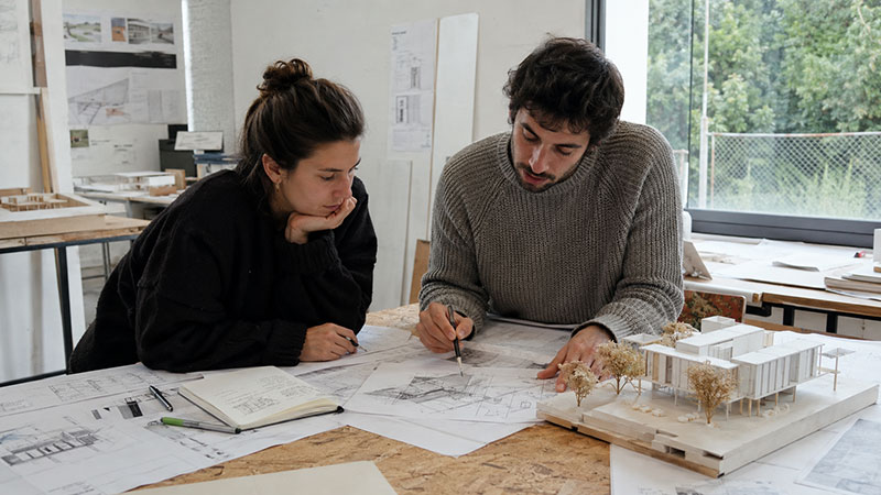 What graduate programs are available in Uruguay?