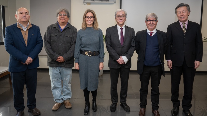 *Oscar Aguirre, B.A., José Antonio Vilca, Dr. María Azpiroz, Hiroyuki Ueno, Dr. Pablo Landoni, and Kenichi Okada*