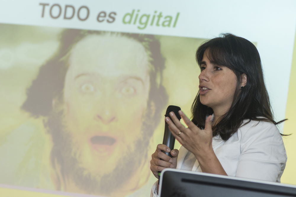 Ximena Aleman - Bachelor's Degree in Communication, specializing in Data Analytics and Innovation