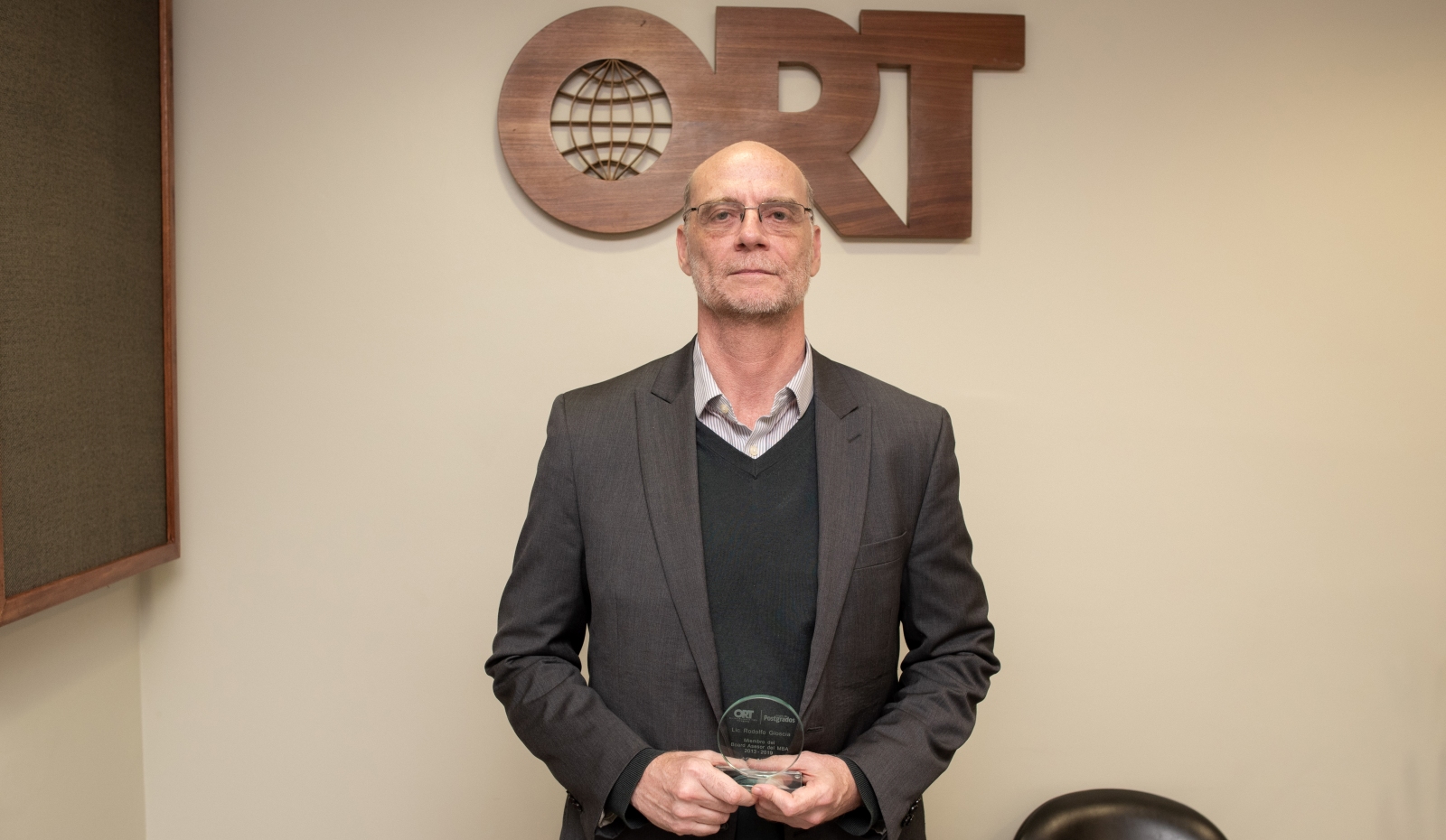*Rodolfo Gioscia Receives an Award for His Service on the MBA Board*