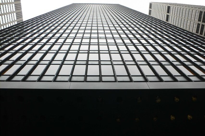 *Seagram Building es un símbolo de la contemporaneidad y el mundo industrial que materializa el lema “menos es más”, ejemplificando cómo un edificio puede ser sencillo e igualmente sorprendente*