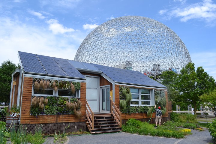 *Casa solar ecológica en la isla Santa Helena, Montreal*