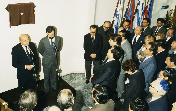 *Joseph Harmatz, director general de World ORT; y el Ing. Jorge Grünberg durante la fundación de la Escuela de Gerencia*