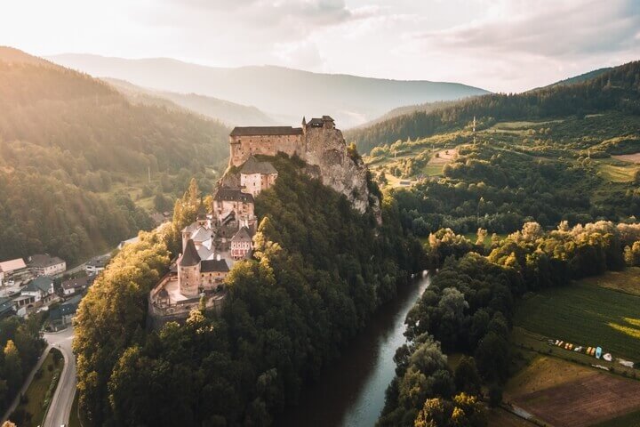 *Castillo de Orava, en Eslovaquia, escenario de Nosferatu*