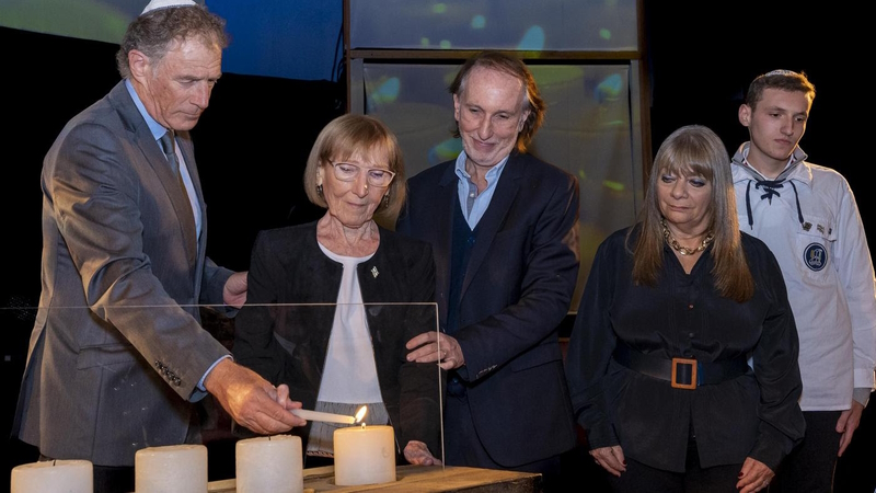 *En la foto, de izquierda a derecha: presidente del Comité Central Israelita del Uruguay, Roby Schindler; directora general de ORT, Charlotte de Grünberg; rector de la Universidad ORT Uruguay, Dr. Jorge Grünberg; presidenta del Centro Recordatorio del Holocausto de Uruguay, Prof. Rita Vinocur; y representante de la Federación Juvenil Sionista, Uriel Teitelbaum