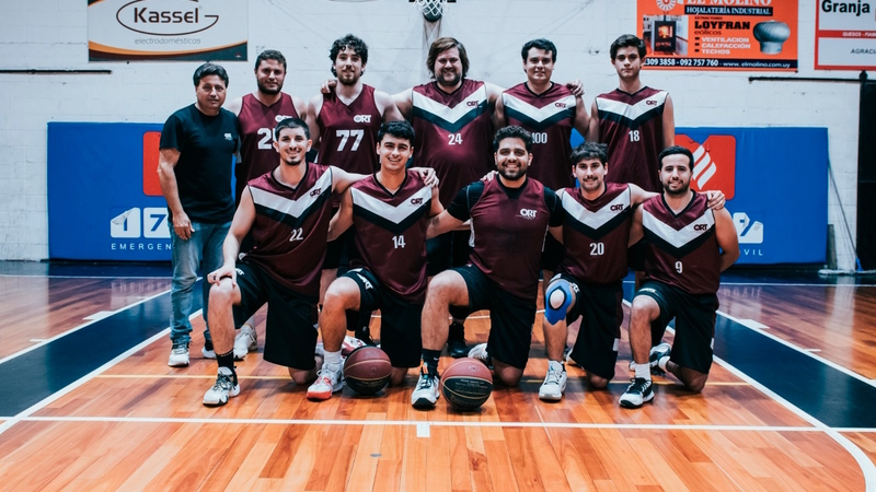 El plantel de básquetbol de ORT se consagró vicecampeón de la Liga Universitaria de Deportes y ascendió a la divisional A