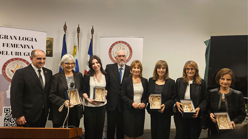 También fueron galardonadas con el Premio Artemisa la Dra. Ana Ribeiro, la Sra. Clara Ost de Engelman, la Dra. Ana Bianchi y la Lic. Stella Elizaga