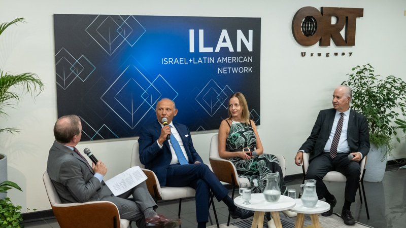 *Periodista Daniel Castro; fundador de ILAN, Isaac Assa, directora de Expansión Internacional de ILAN, Adriana Camisar; e Ing. Ruperto Long, representante de ILAN en Uruguay*