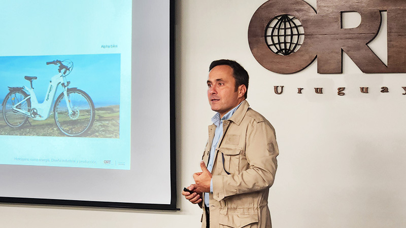 Gonzalo Galan en la Escuela de Diseño