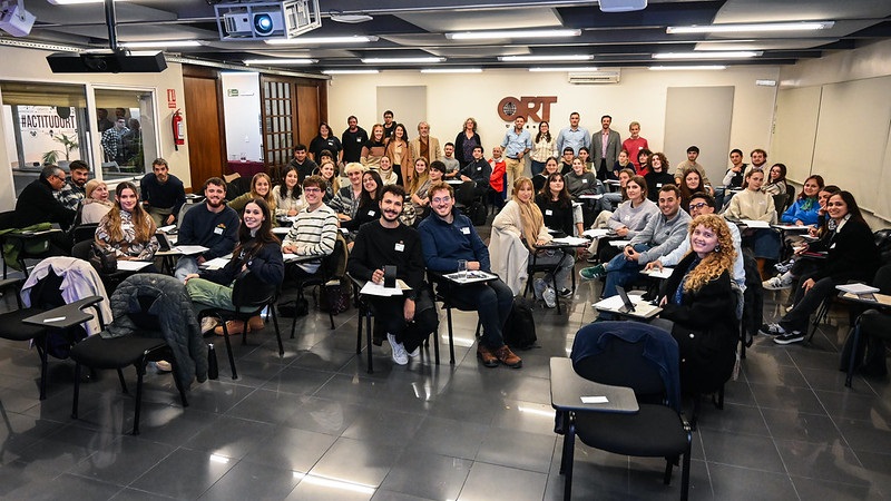 Facultad de Diseño y Pronto Maderas presentaron el Concurso Nacional Diseño de Muebles