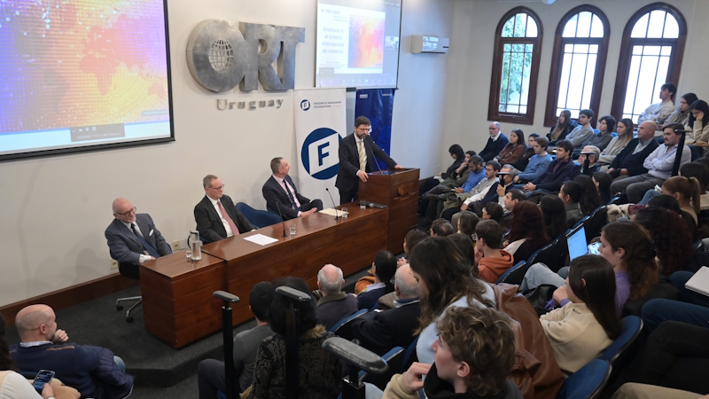 *Dr. Lucas Ferraz en la Universidad ORT Uruguay*