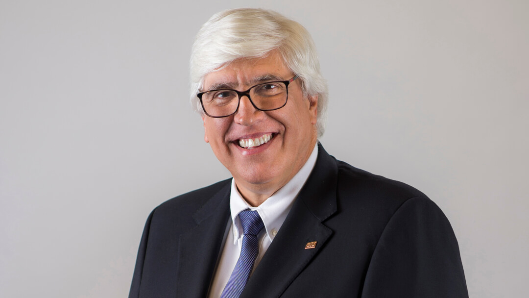 A/P Víctor Paulós, MBA