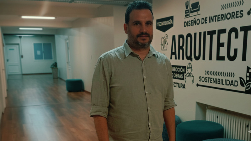 Entrevista al Lic. Dis. Int. Darío Fernández: LSU, accesibilidad y una merecida graduación