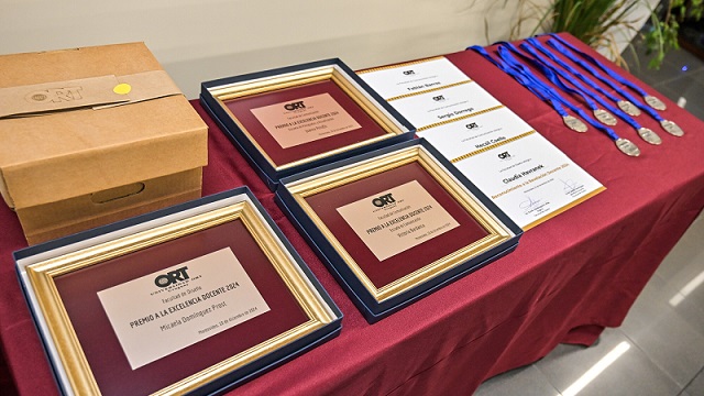 Ceremonia de premiación de excelencia docente 2025