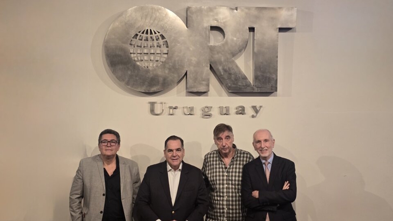 *De izq. a der.: René Fuentes, Diego Fischer, Dr. Ricardo Mester, y Dr. Jorge Grünberg.*