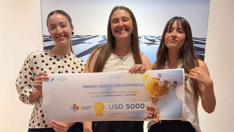 *Matilde Klett, Fiorella Toniotti y Marcia Martínez. Crédito de la imagen: sitio web de la Asociación de Empresarios Gallegos del Uruguay*