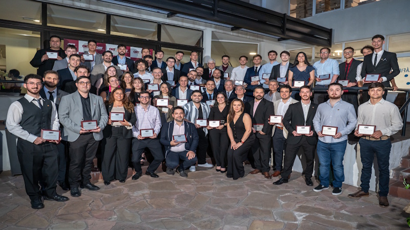 Ceremonia de graduacion carreras cortas FI