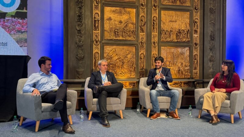 El decano Esteban Zunino particip&oacute; en la Cumbre Mundial de Comunicaci&oacute;n Pol&iacute;tica