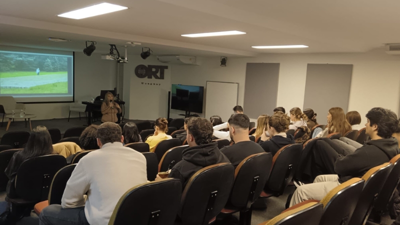 Rita Vinocur visit&oacute; la Facultad de Comunicaci&oacute;n para dialogar sobre memoria y Holocausto