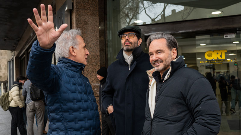 *Ing. Eduardo Hipogrosso, Dr. Lucas Grosman y Prof. Ariel Yukelson en Campus Centro de la Universidad ORT Uruguay