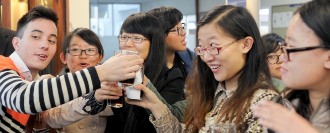 Estudiantes de la Universidad Pedagógica de Harbin con estudiantes de la Universidad ORT Uruguay.