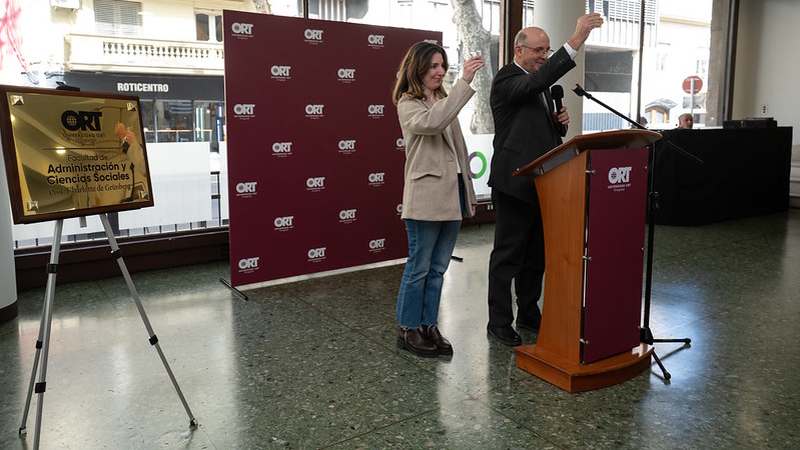 Brindis por parte del Lic. Daniel Oliveri, vicerrector administrativo de ORT