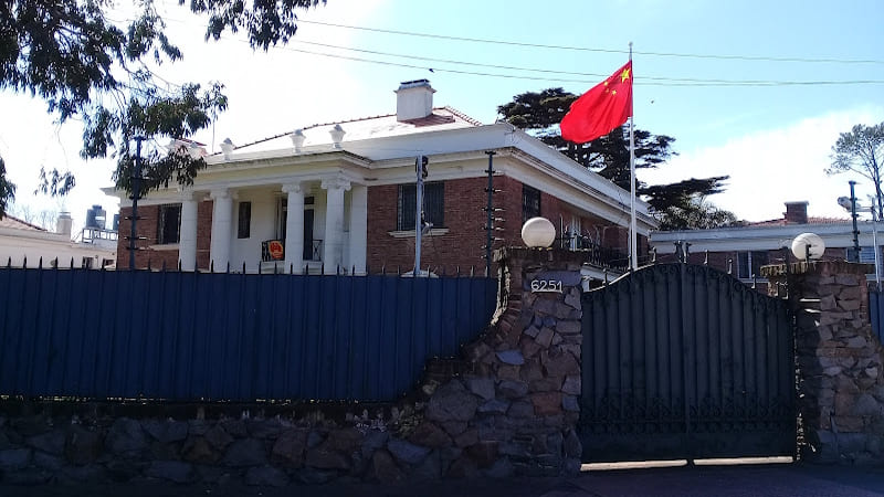 *EmbassyRef. (s. f.). Embajada de la Rep&uacute;blica Popular China en Uruguay [Fotograf&iacute;a]
