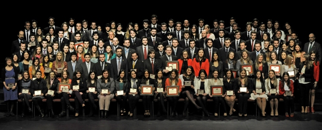 Primera ceremonia de graduación anual de 2014 en el Teatro Solís. 