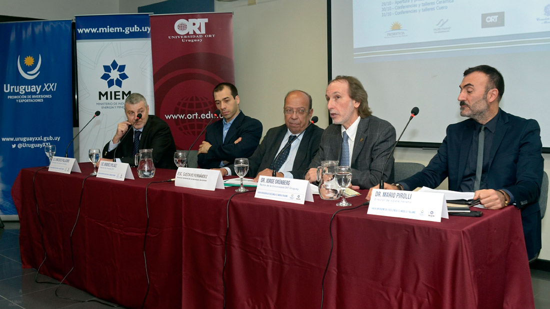 Mesa de apertura de las jornadas "Hacia un diseño de excelencia: el modelo italiano". Foto: Universidad ORT Uruguay.