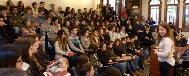 Más de 100 estudiantes conocieron la facultad