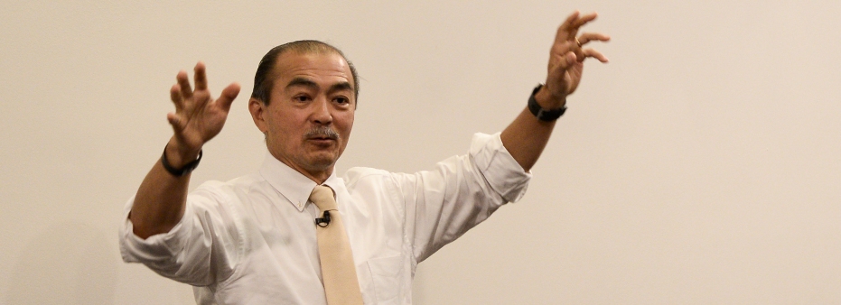 Experto habl&oacute; sobre intervenciones sociales, creaci&oacute;n de industria y su regulaci&oacute;n