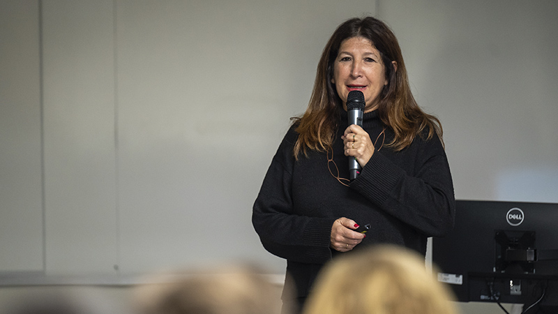 Carina Lion visitante en el Master en Educación