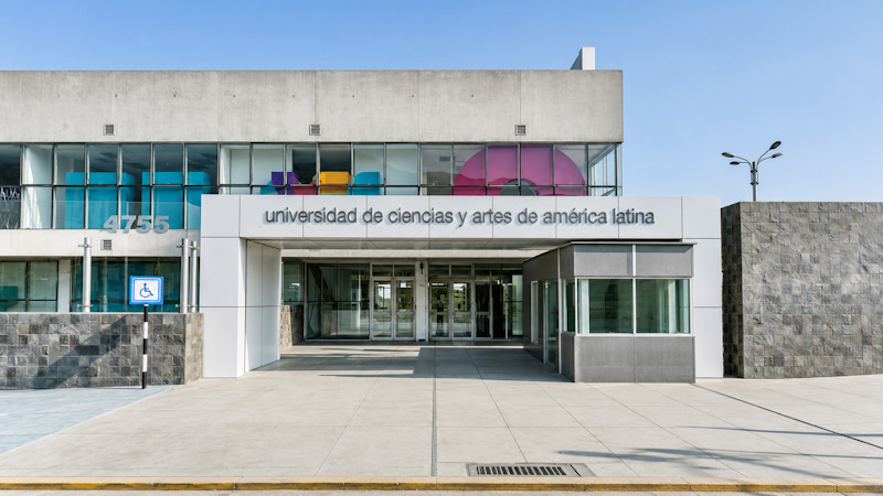 Estudiantes realizan un viaje académico a la universidad UCAL, Chile