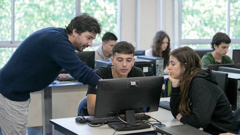 Academic misconduct in projects: Perspective of students and teachers of introductory computer science courses